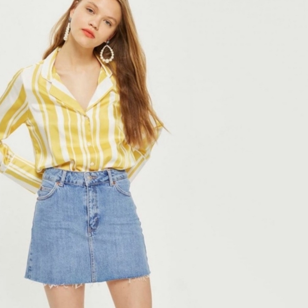 TOPSHOP Moto Frayed Hem Denim Skirt